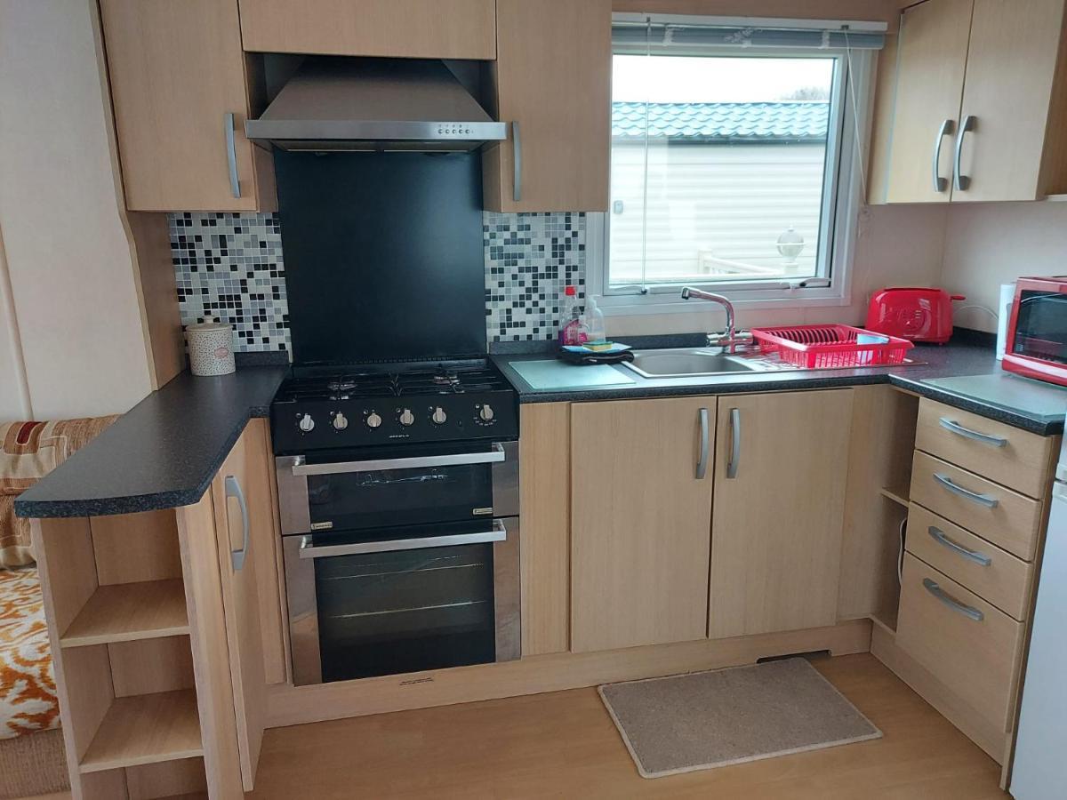 6 Berth Pet Friendly Caravan On Sandy Glade Berrow Exterior photo