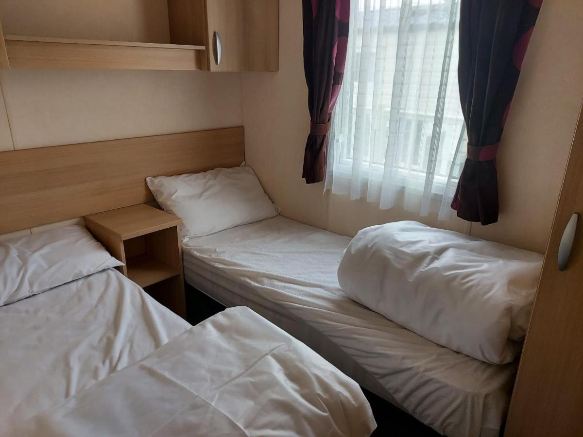 6 Berth Pet Friendly Caravan On Sandy Glade Berrow Exterior photo